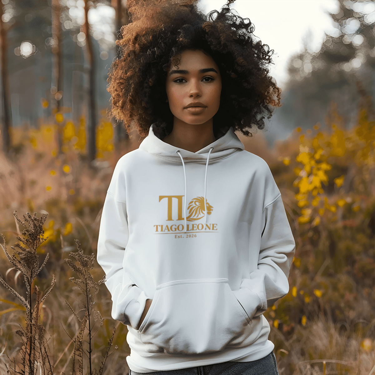 Tiago Leone Classic Hoodie - Frau im Feld